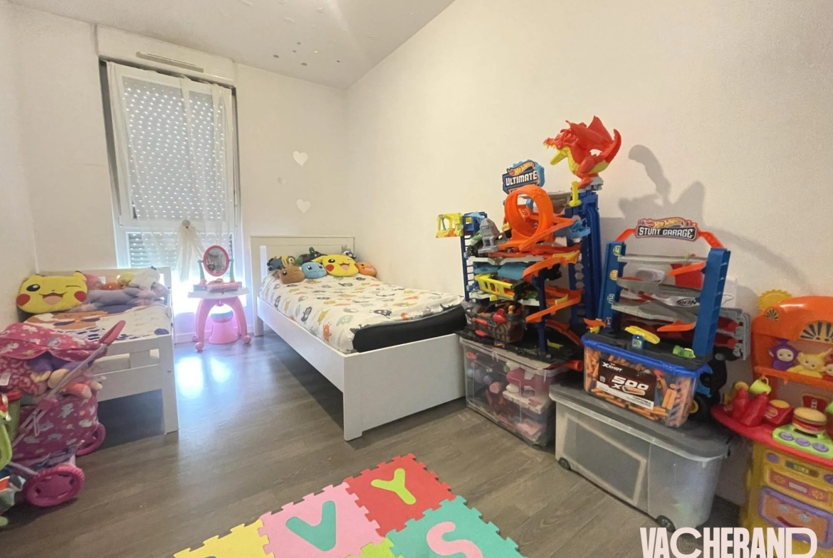 Appartement T3 avec terrasse à Lille SUD - Dernier étage, parking, proximité commodités 