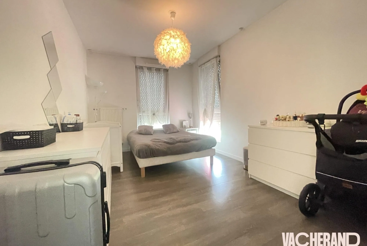Appartement T3 avec terrasse à Lille SUD - Dernier étage, parking, proximité commodités 