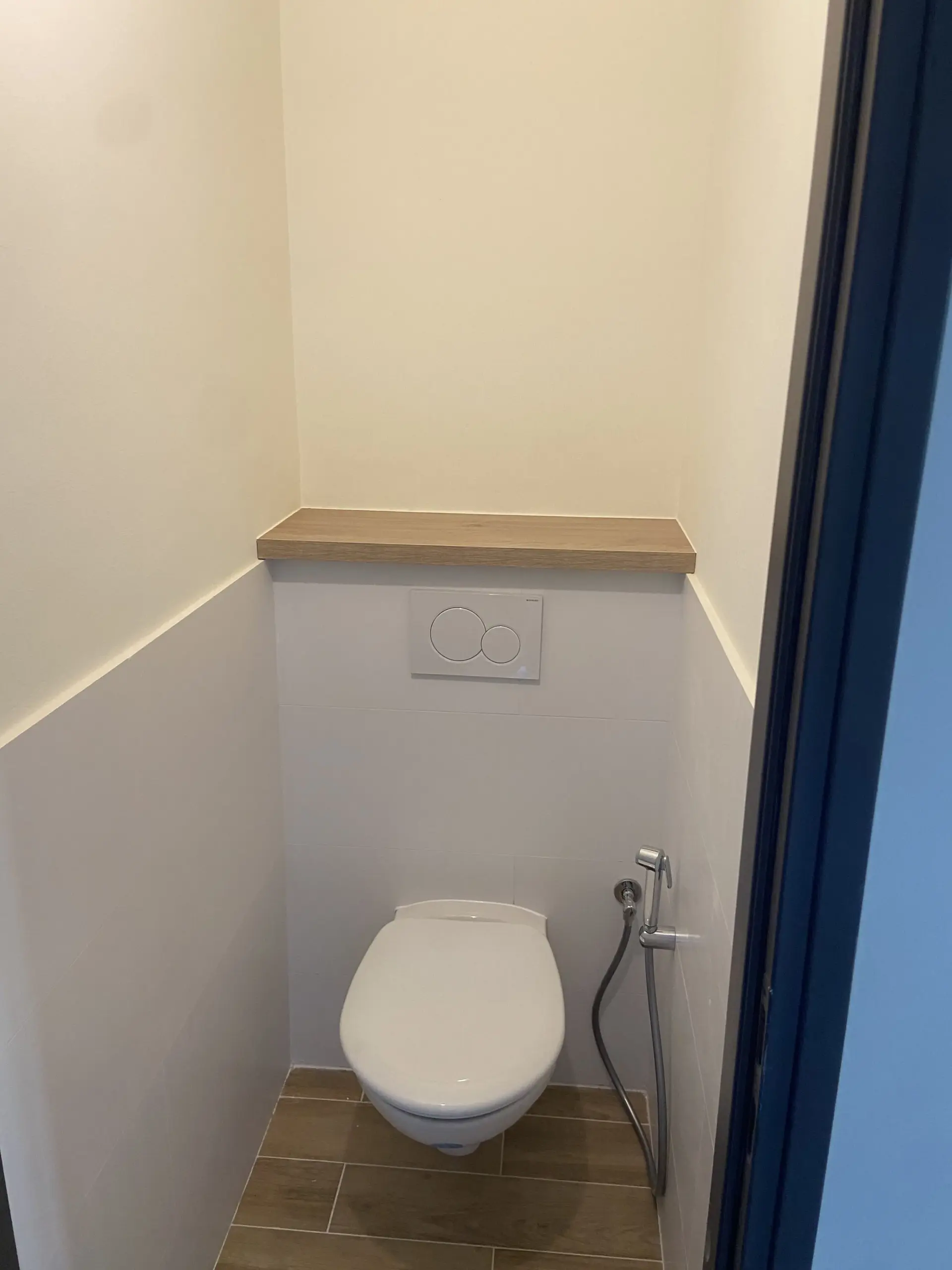 Appartement rénové de 75 m² avec 3 chambres à Frejus - Calme et proximité des commodités 
