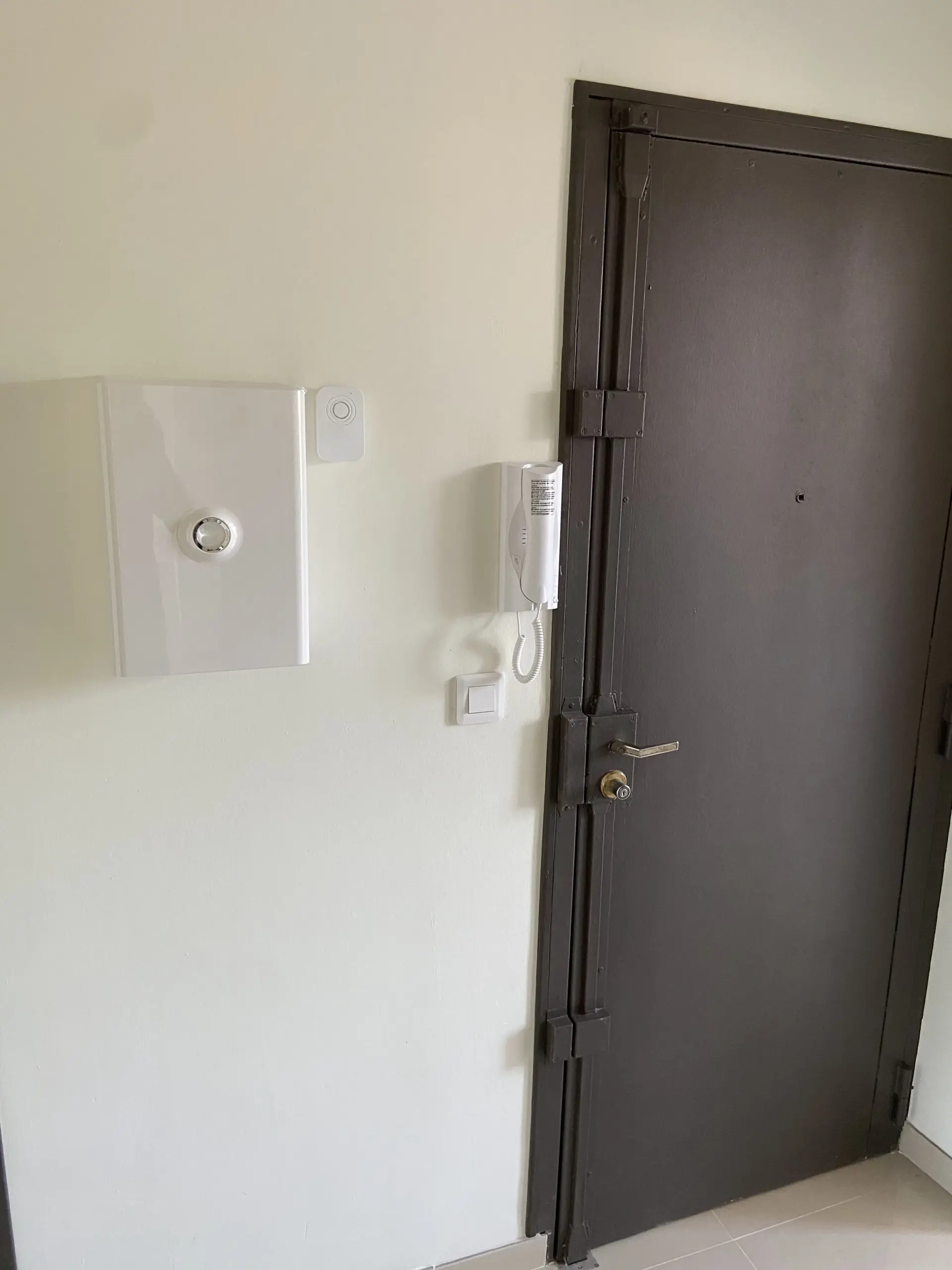 Appartement rénové de 75 m² avec 3 chambres à Frejus - Calme et proximité des commodités 