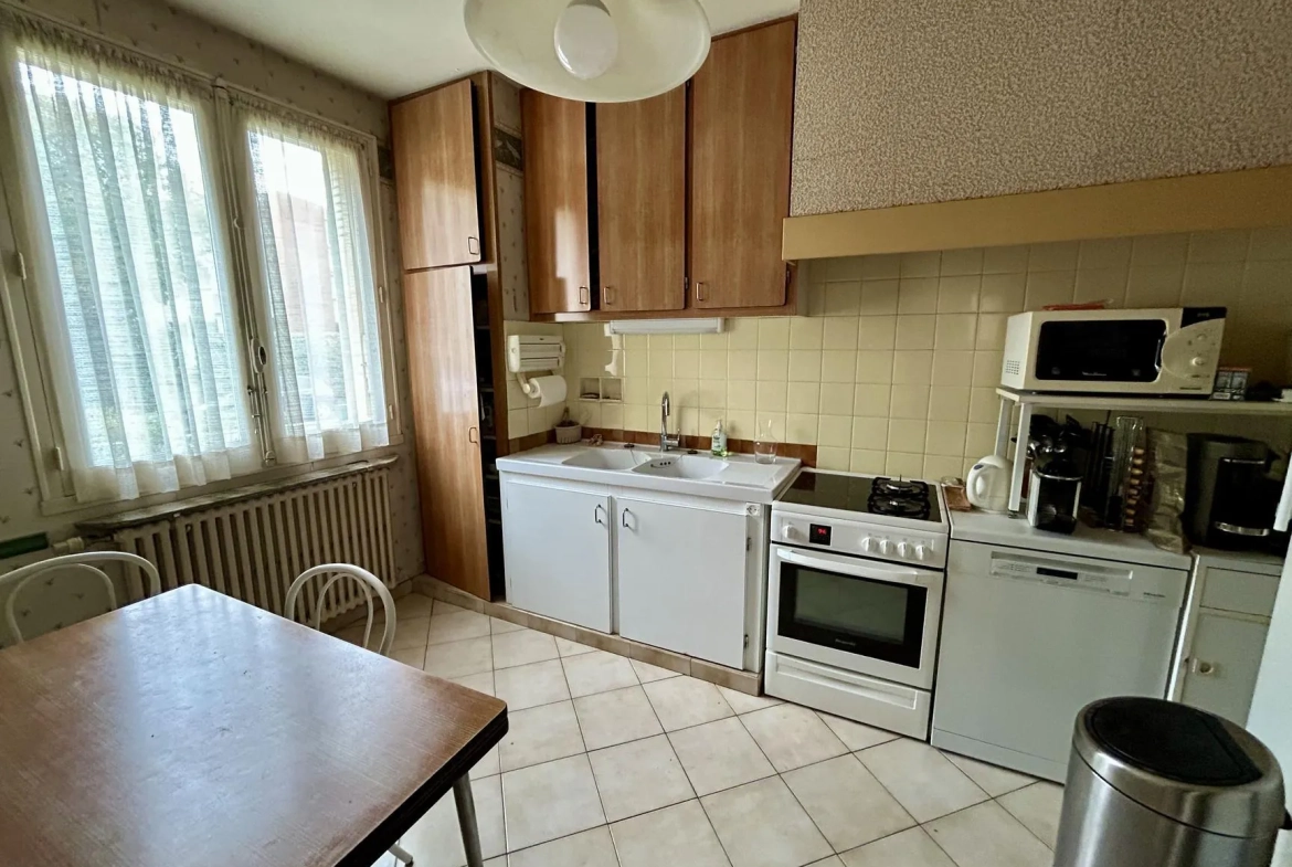 Maison familiale à vendre à Albi, quartier Bellevue, 4 chambres, grand terrain 