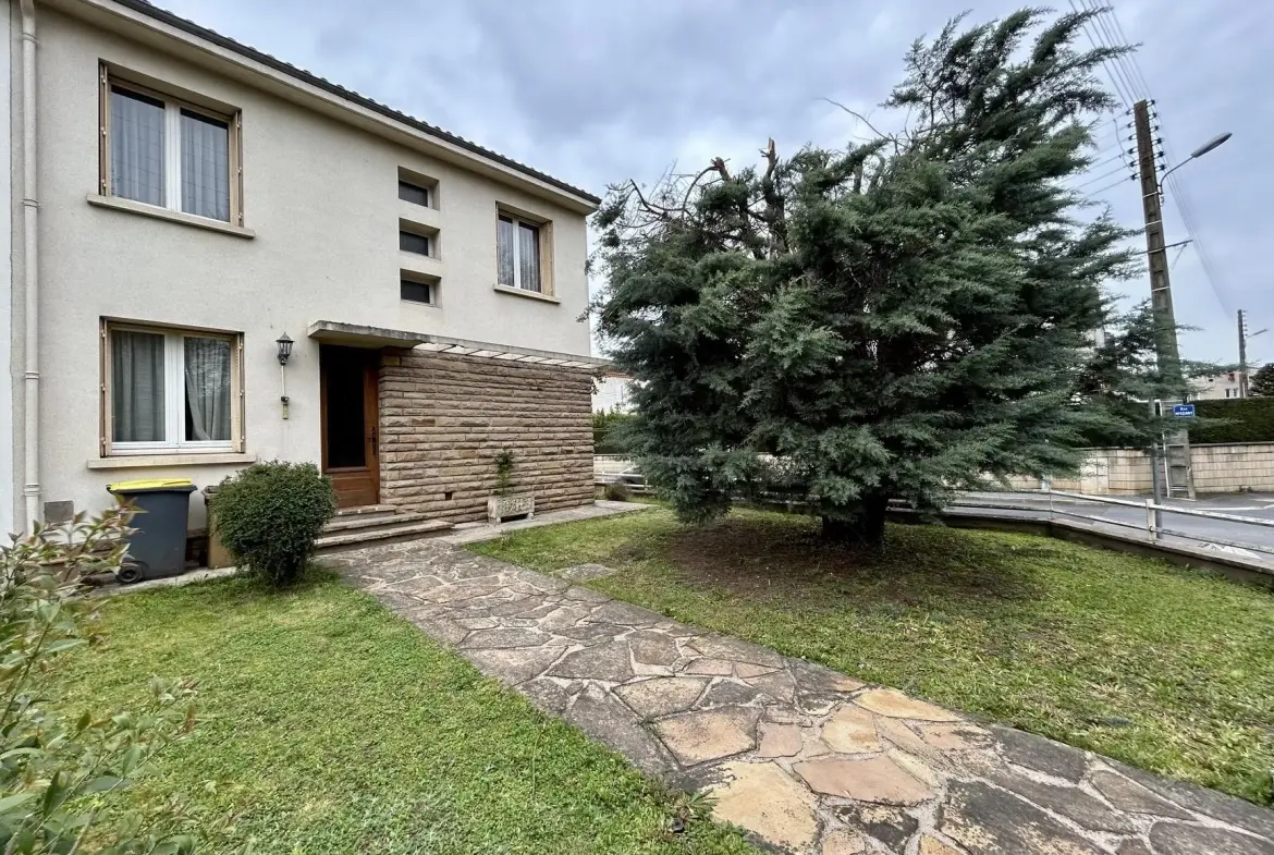 Maison familiale à vendre à Albi, quartier Bellevue, 4 chambres, grand terrain 
