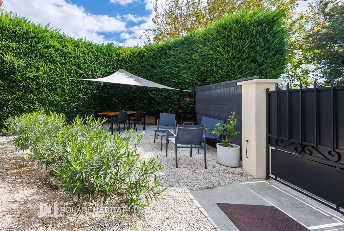 Maison à Orange avec 4 chambres, piscine et véranda - Secteur recherché 