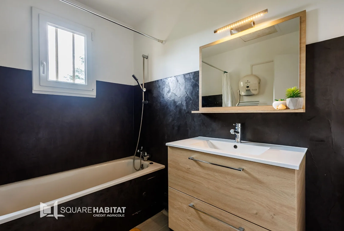 Maison à Orange avec 4 chambres, piscine et véranda - Secteur recherché 