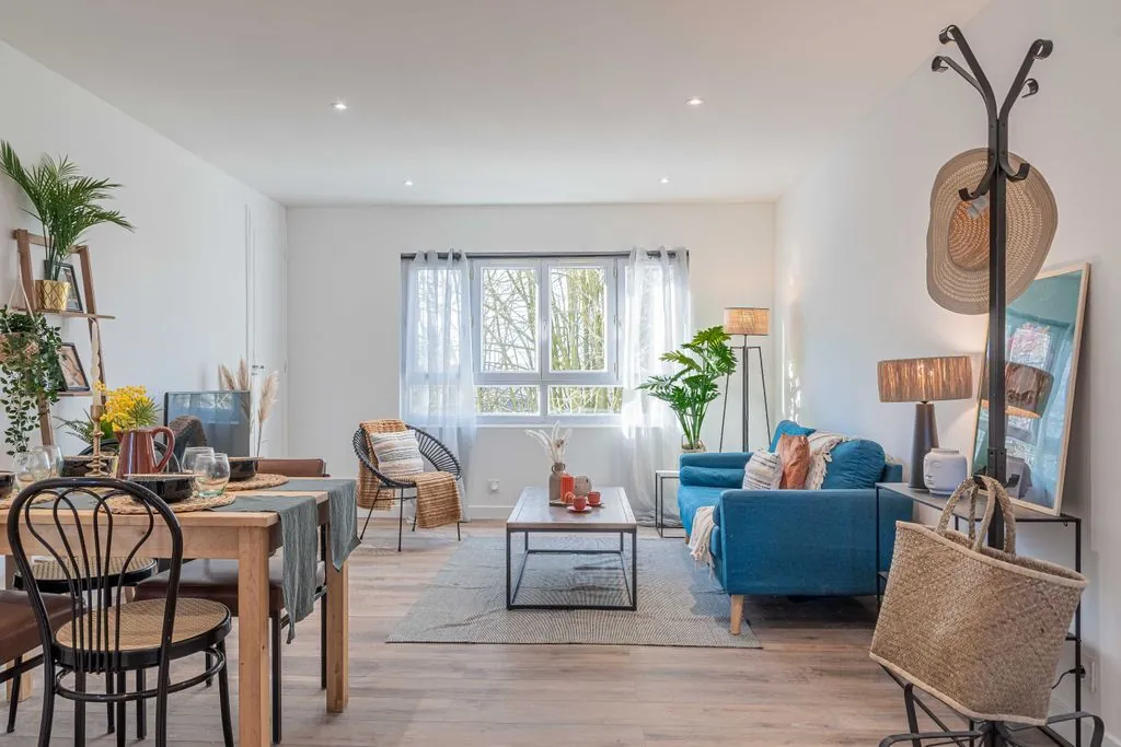 Appartement 3 pièces rénové avec balcon, cave et parking proche métro Ligne 14 à Fresnes 