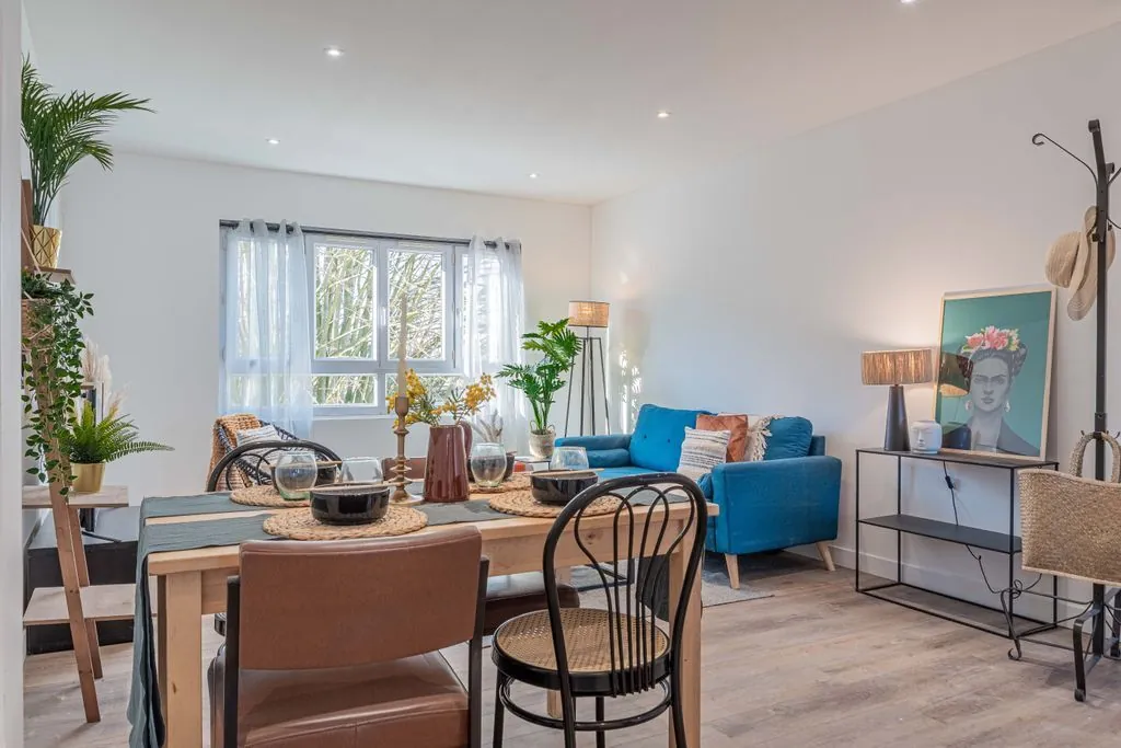 Appartement 3 pièces rénové avec balcon, cave et parking proche métro Ligne 14 à Fresnes 
