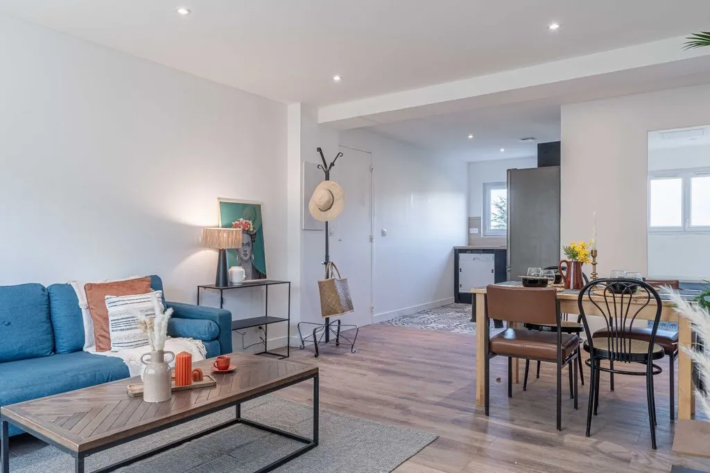 Appartement 3 pièces rénové avec balcon, cave et parking proche métro Ligne 14 à Fresnes 