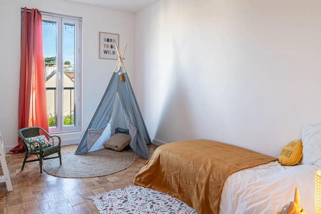 Appartement 3 pièces rénové avec balcon, cave et parking proche métro Ligne 14 à Fresnes 