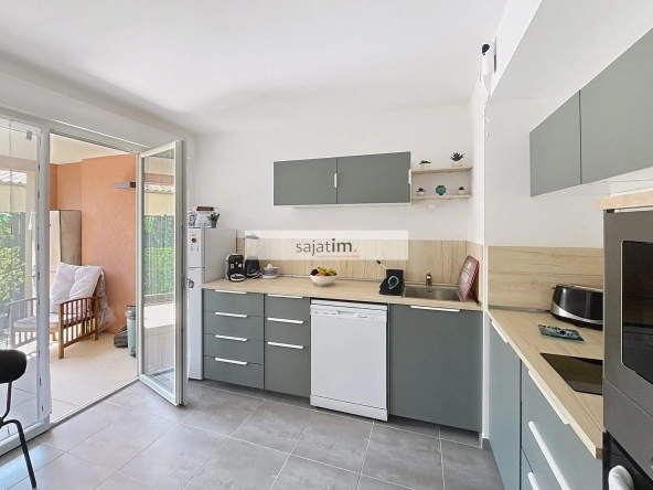 Très joli T2 en excellent état à Sanary-sur-Mer avec terrasse et parking privé