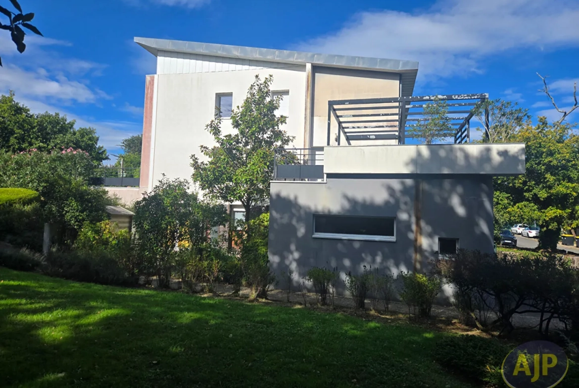 À vendre duplex 3 pièces à Saint Marc Sur Mer proche de la plage 