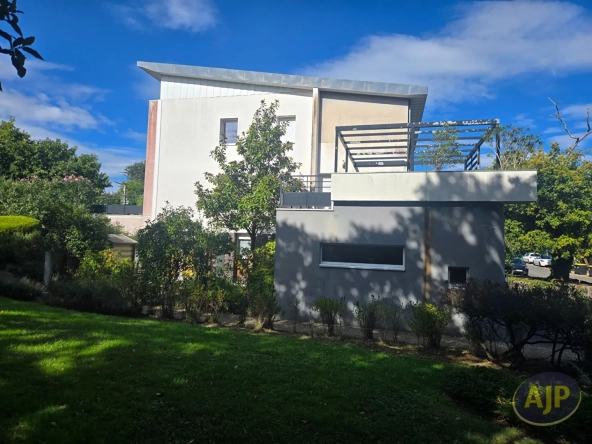 À vendre duplex 3 pièces à Saint Marc Sur Mer proche de la plage