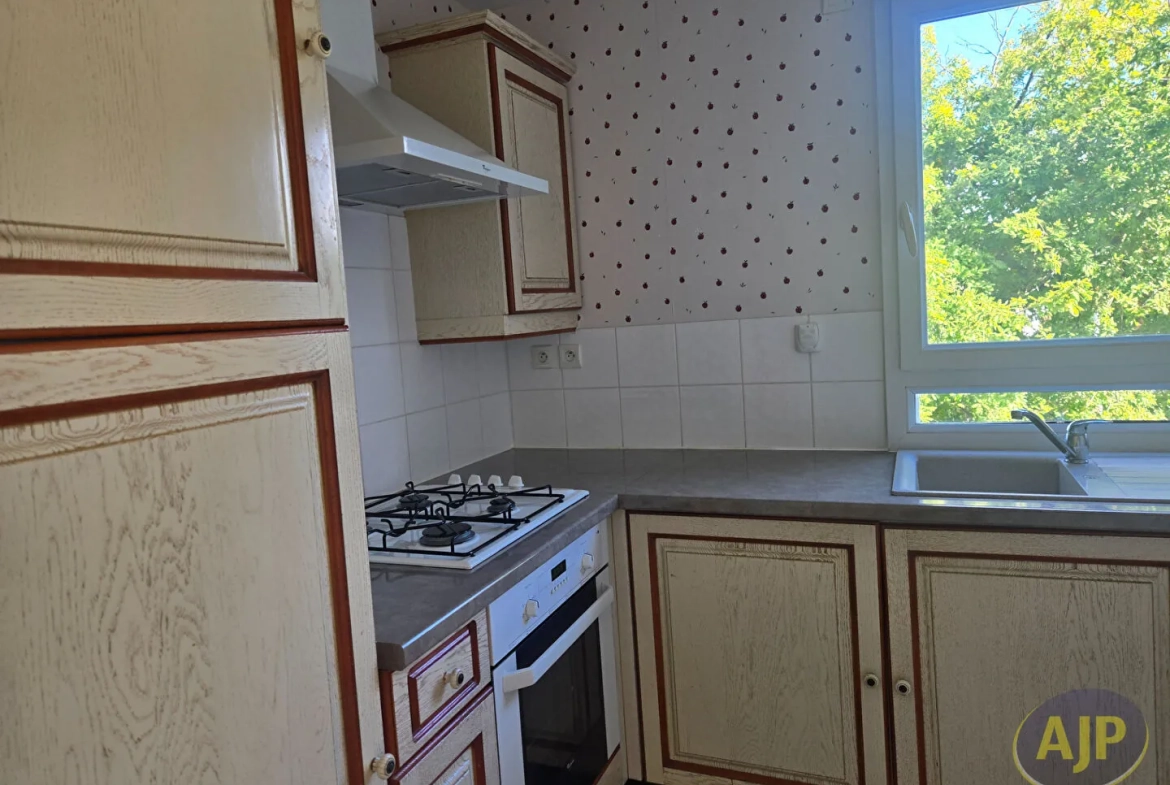 À vendre duplex 3 pièces à Saint Marc Sur Mer proche de la plage 