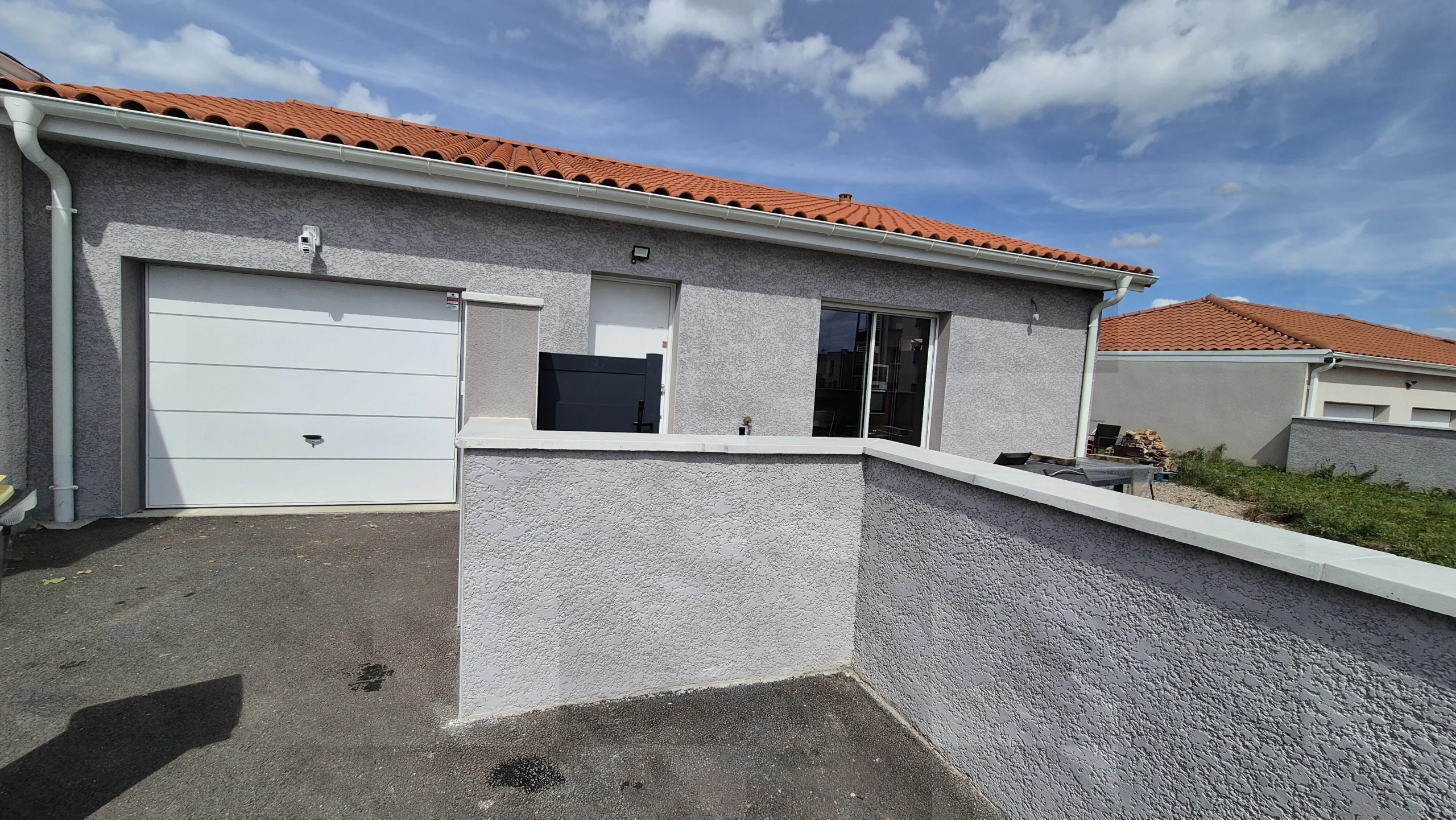 Maison neuve à vendre à Roanne avec terrasse et garage – 86 m² 