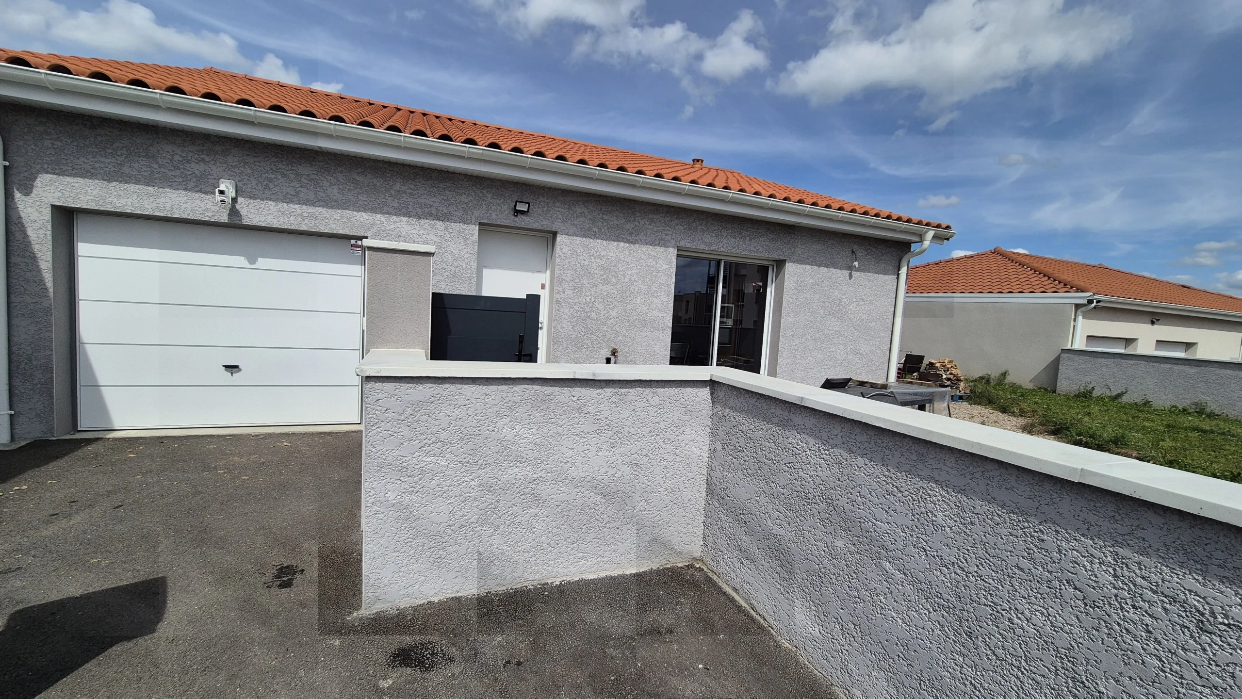 Maison neuve à vendre à Roanne avec terrasse et garage – 86 m² 