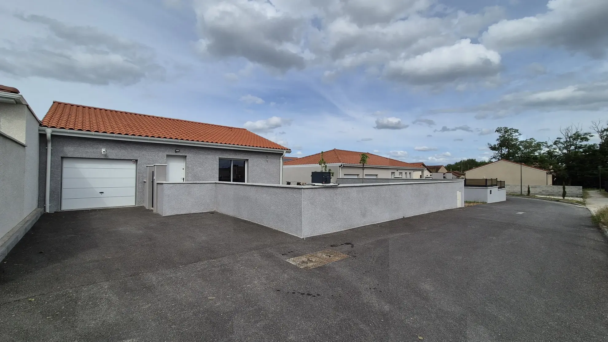 Maison neuve à Roanne avec terrasse, garage et vue sur la Loire 