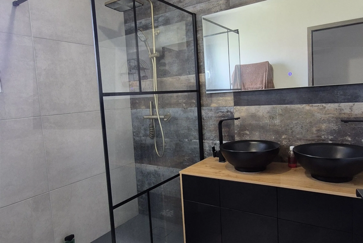 Maison neuve à Roanne avec terrasse, garage et vue sur la Loire 