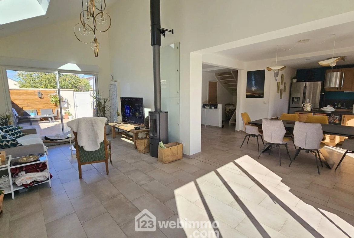 Maison rénovée de 116 m² avec terrasse et garage à Milly-la-Forêt 