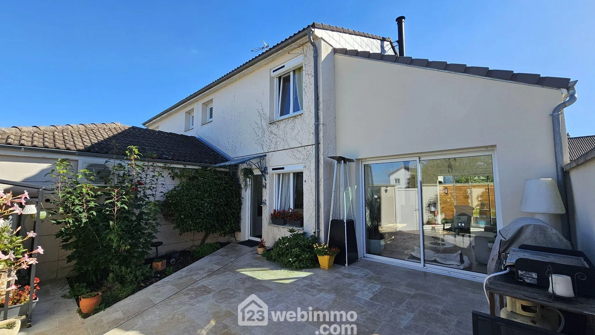 Maison rénovée de 116 m² avec terrasse et garage à Milly-la-Forêt 