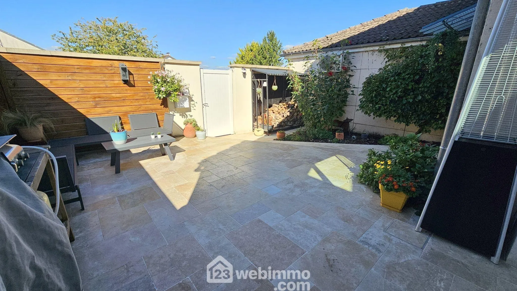 Maison rénovée de 116 m² avec terrasse et garage à Milly-la-Forêt 
