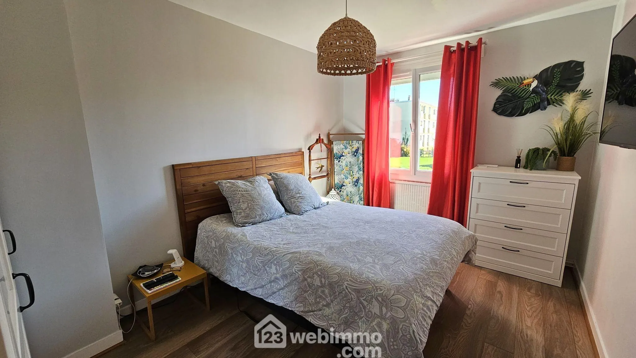 Maison rénovée de 116 m² avec terrasse et garage à Milly-la-Forêt 