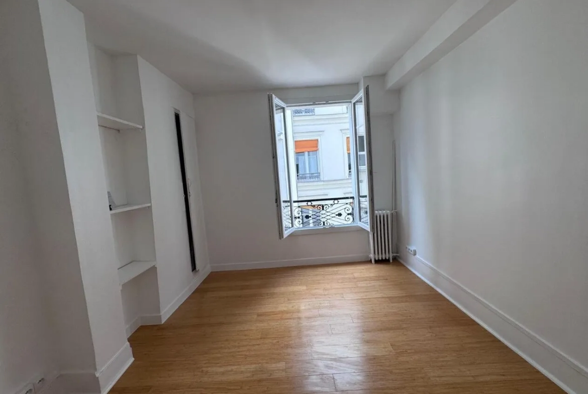Studio rénové de 17m² à Paris 18ème proche métro et commerces 