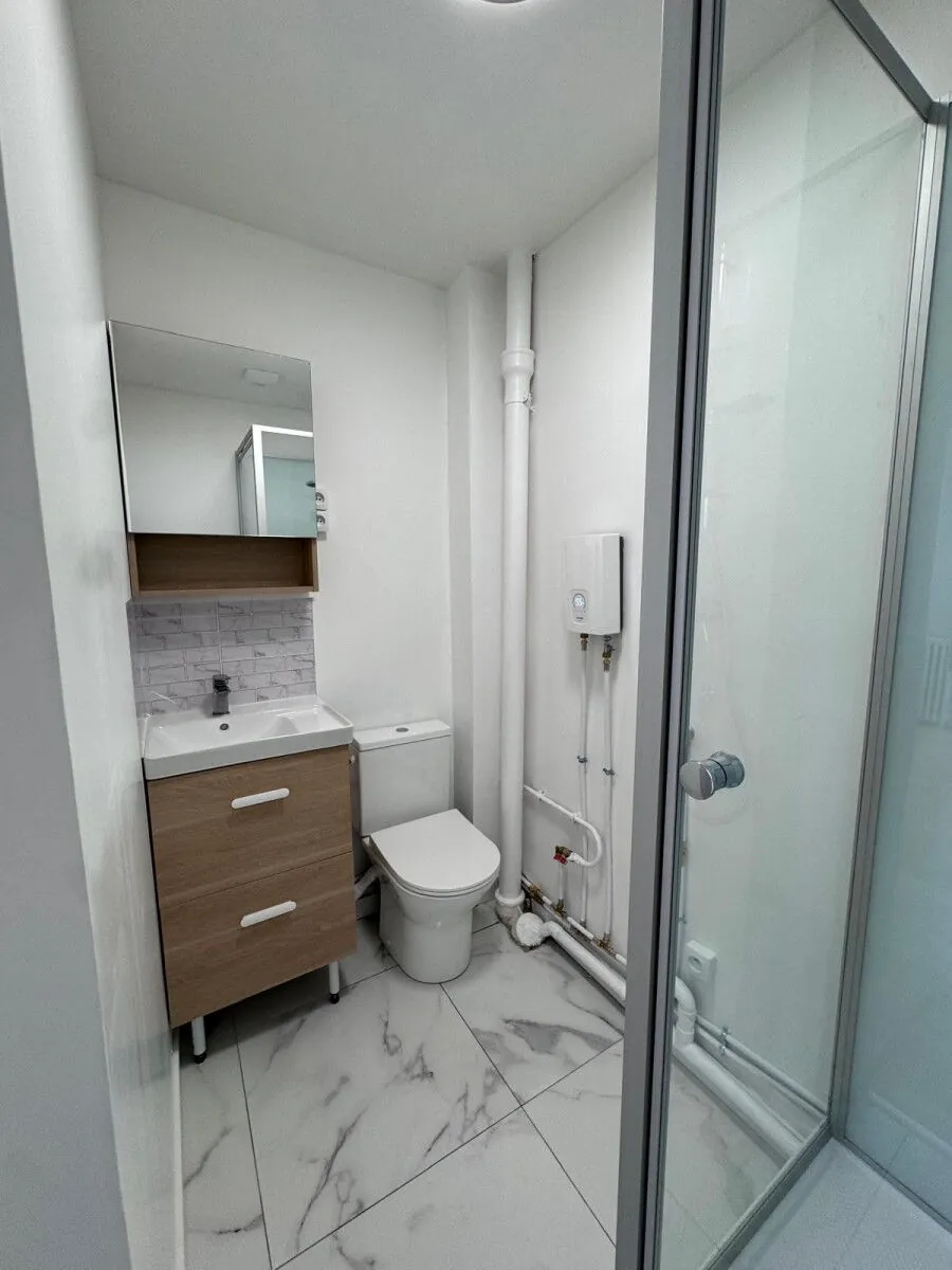 Studio rénové de 17m² à Paris 18ème proche métro et commerces 