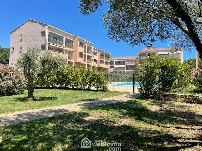 Studio rénové avec loggia et piscine à Sainte-Maxime - 36 m² 