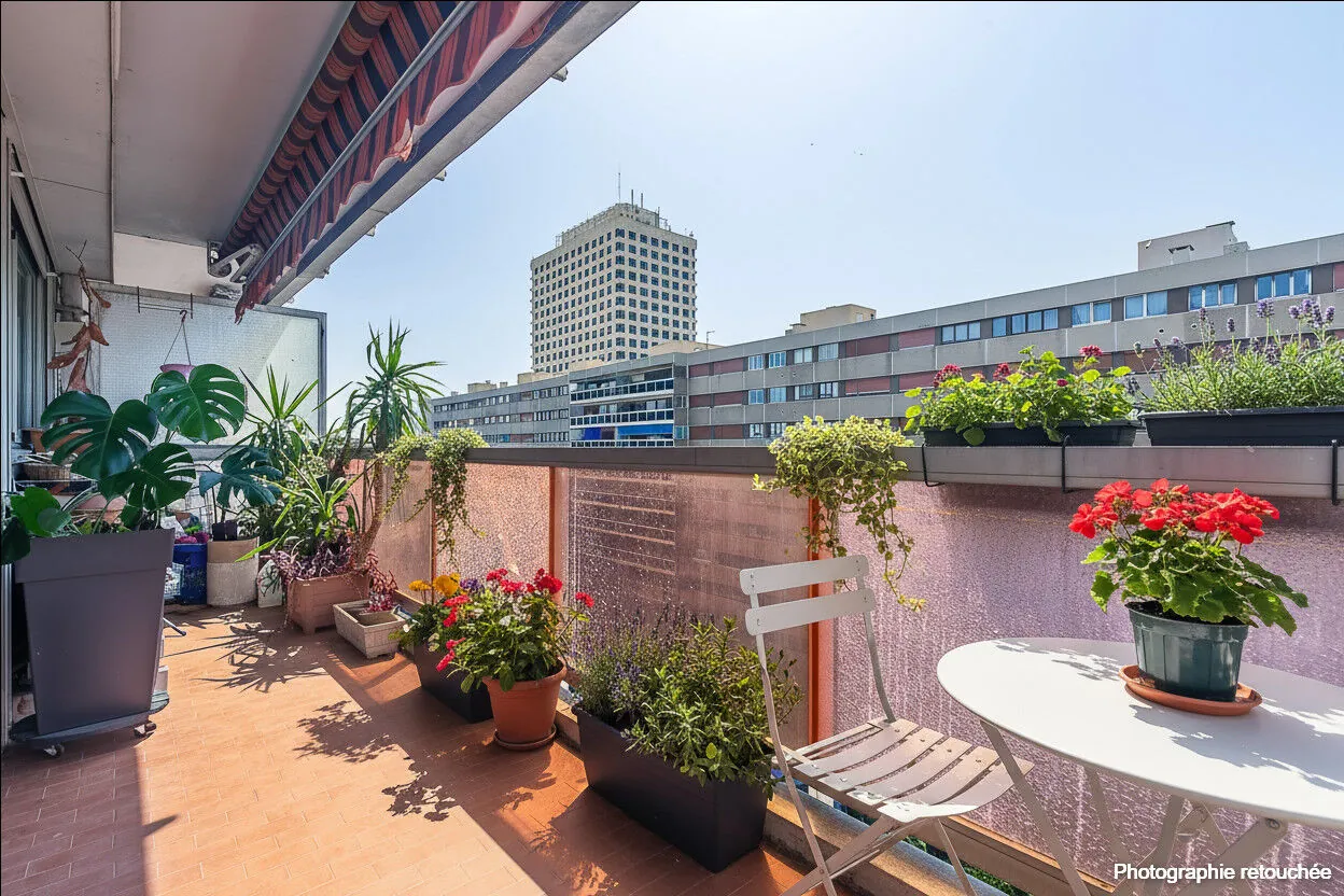 Appartement traversant de 87 m² avec terrasse à Marseille dans la résidence Le Corinthe 