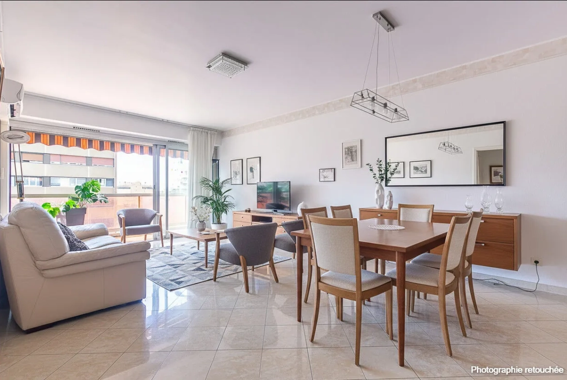 Appartement traversant de 87 m² avec terrasse à Marseille dans la résidence Le Corinthe 