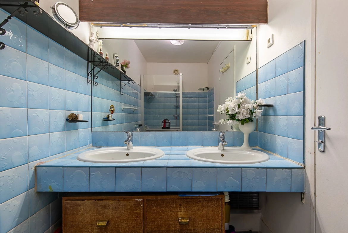 Appartement traversant de 87 m² avec terrasse à Marseille dans la résidence Le Corinthe 