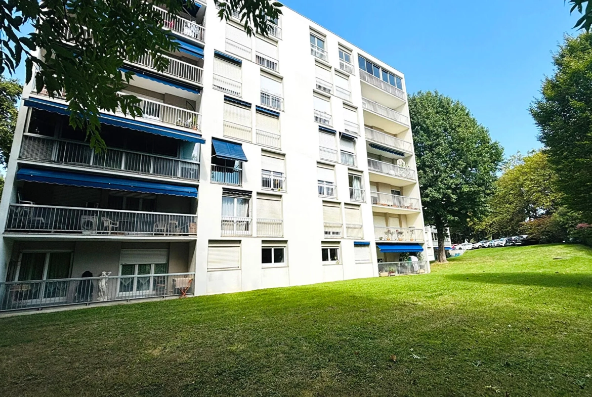 Appartement T4 à Bayonne de 90 m² proche du stade Didier Deschamps 