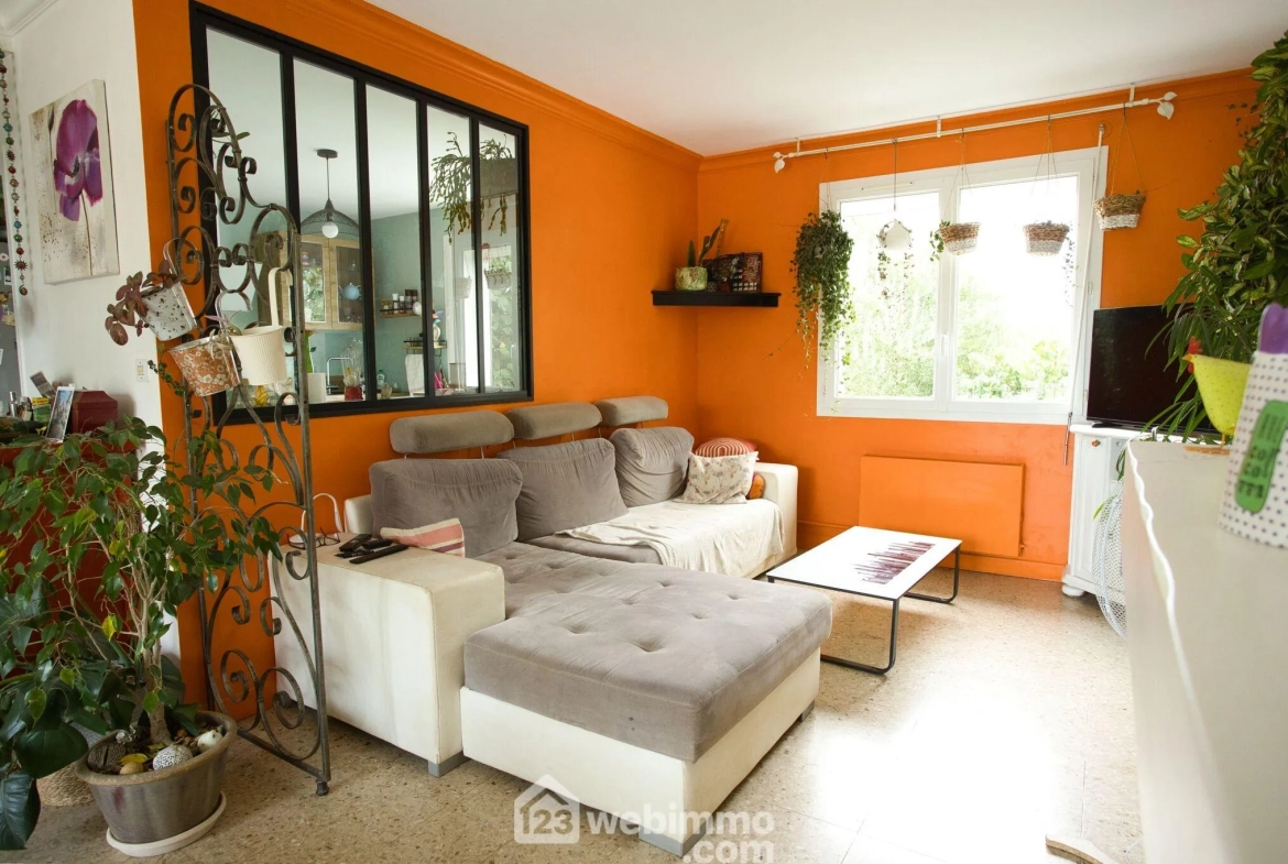 Maison à vendre de 95 m² à Puilboreau avec jardin et panneaux solaires 