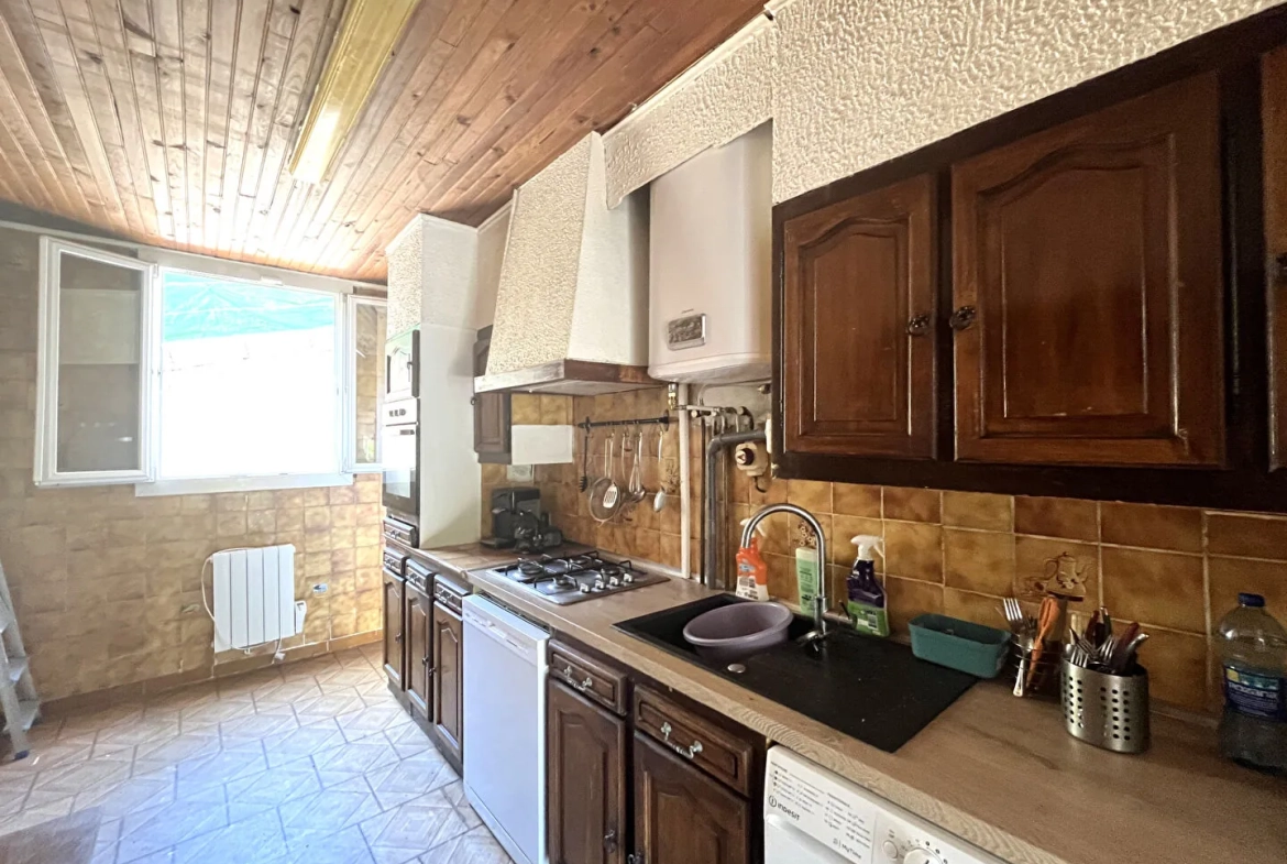Maison à rénover de 72 m² avec dépendance et jardin à Septèmes-les-Vallons 