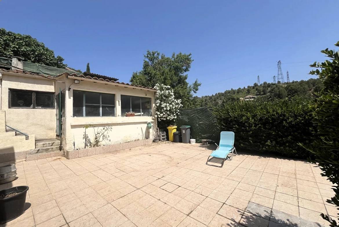 Maison à rénover de 72 m² avec dépendance et jardin à Septèmes-les-Vallons 