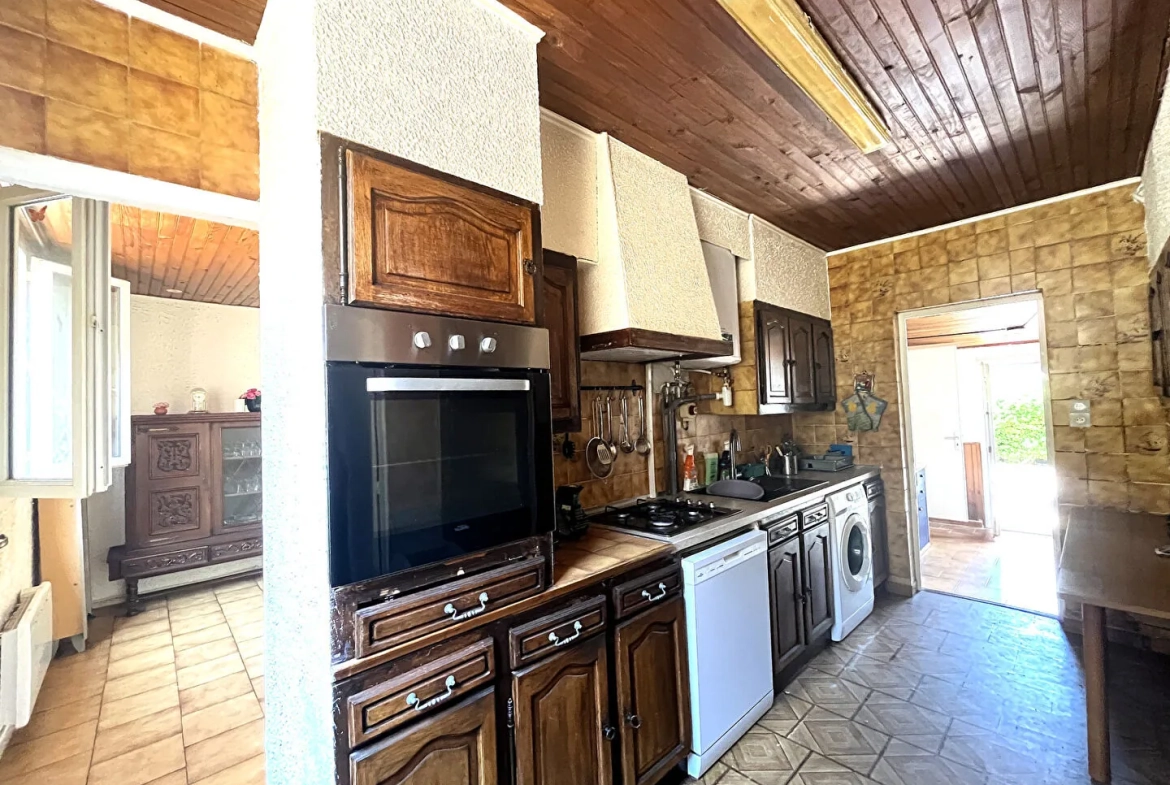 Maison à rénover de 72 m² avec dépendance et jardin à Septèmes-les-Vallons 