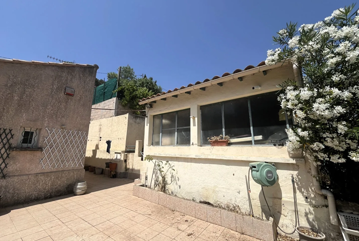 Maison à rénover de 72 m² avec dépendance et jardin à Septèmes-les-Vallons 