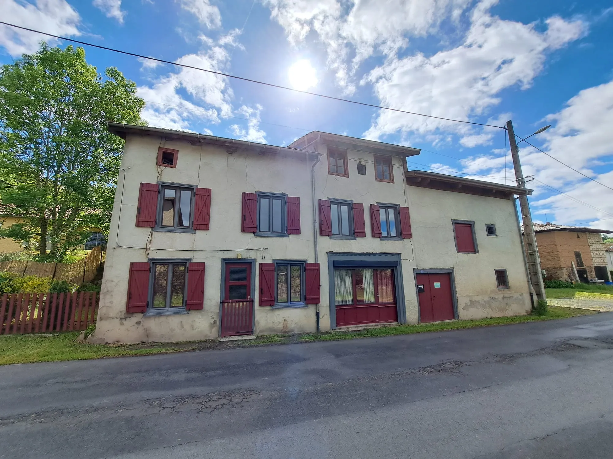 Maison de hameau à vendre à Marsac-en-Livradois, 123 m² avec dépendances 