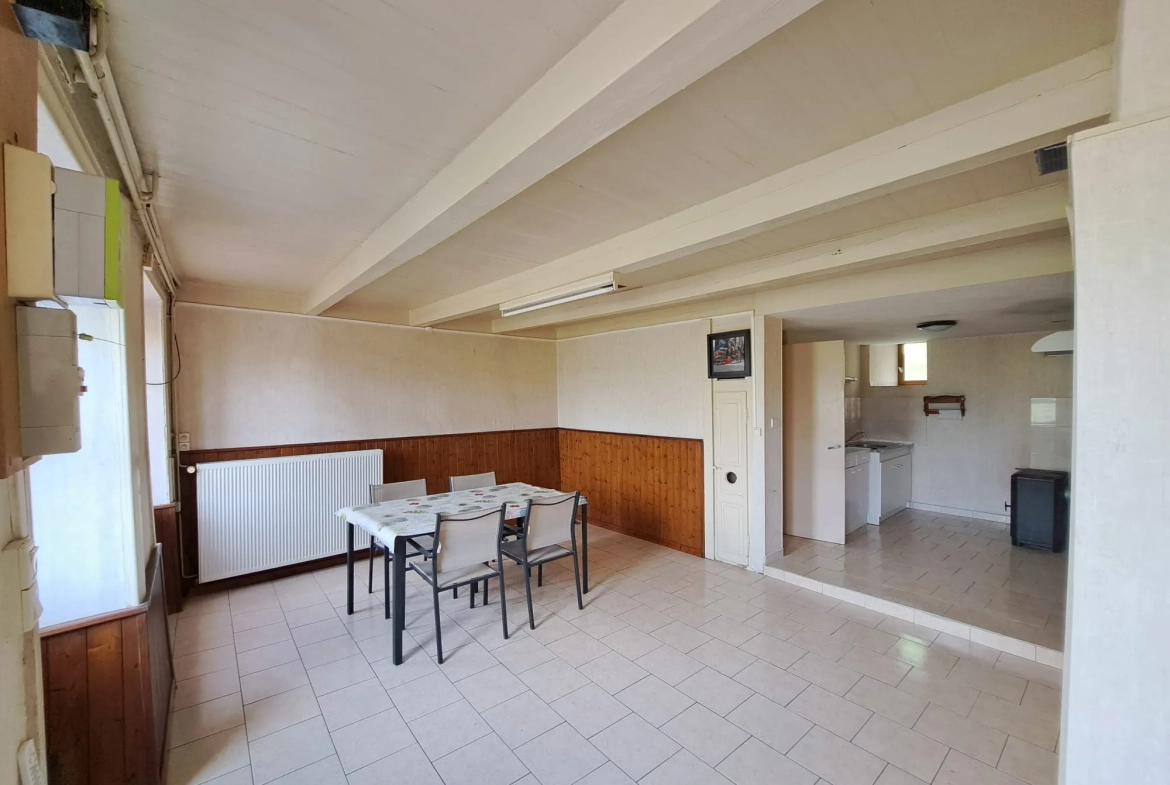 Maison de hameau à vendre à Marsac-en-Livradois, 123 m² avec dépendances 