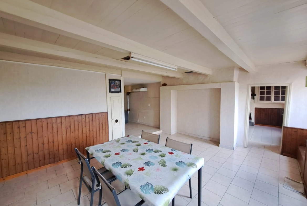 Maison de hameau à vendre à Marsac-en-Livradois, 123 m² avec dépendances 