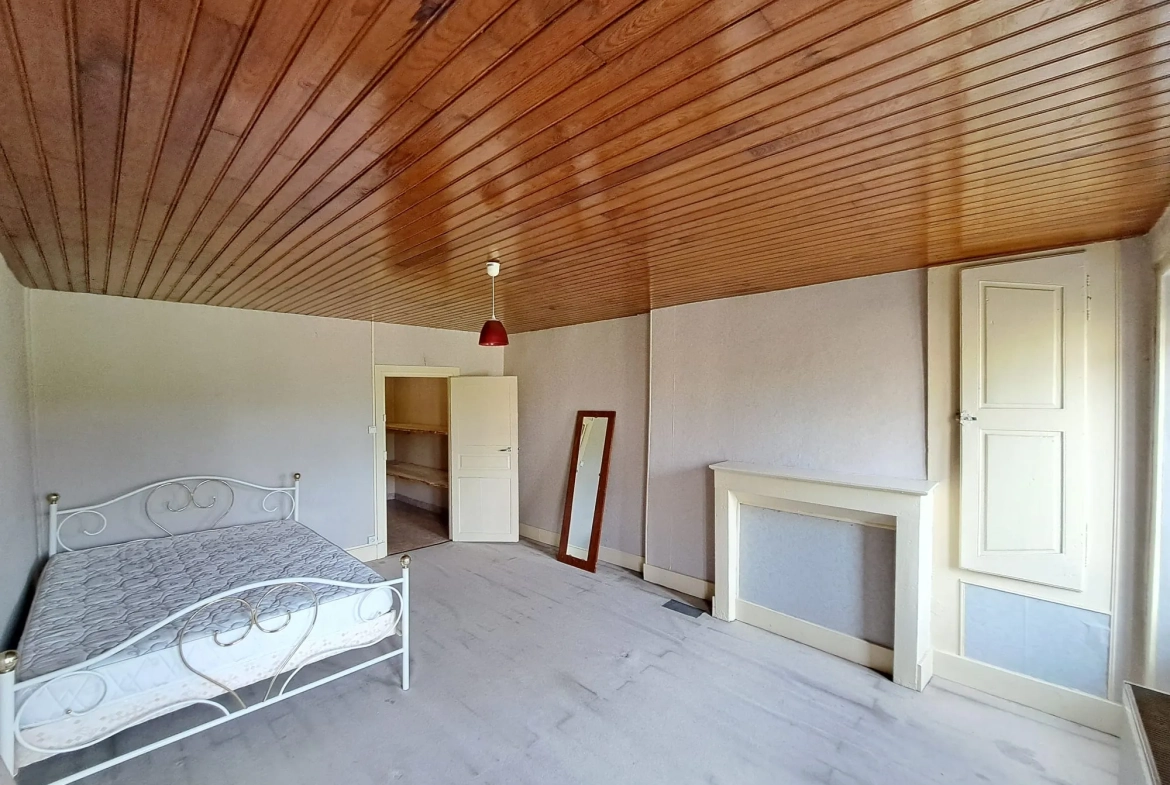 Maison de hameau à vendre à Marsac-en-Livradois, 123 m² avec dépendances 