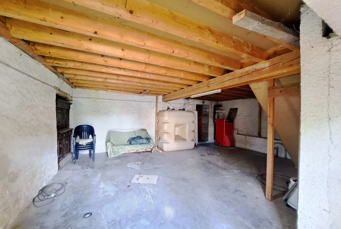 Maison de hameau à vendre à Marsac-en-Livradois, 123 m² avec dépendances 