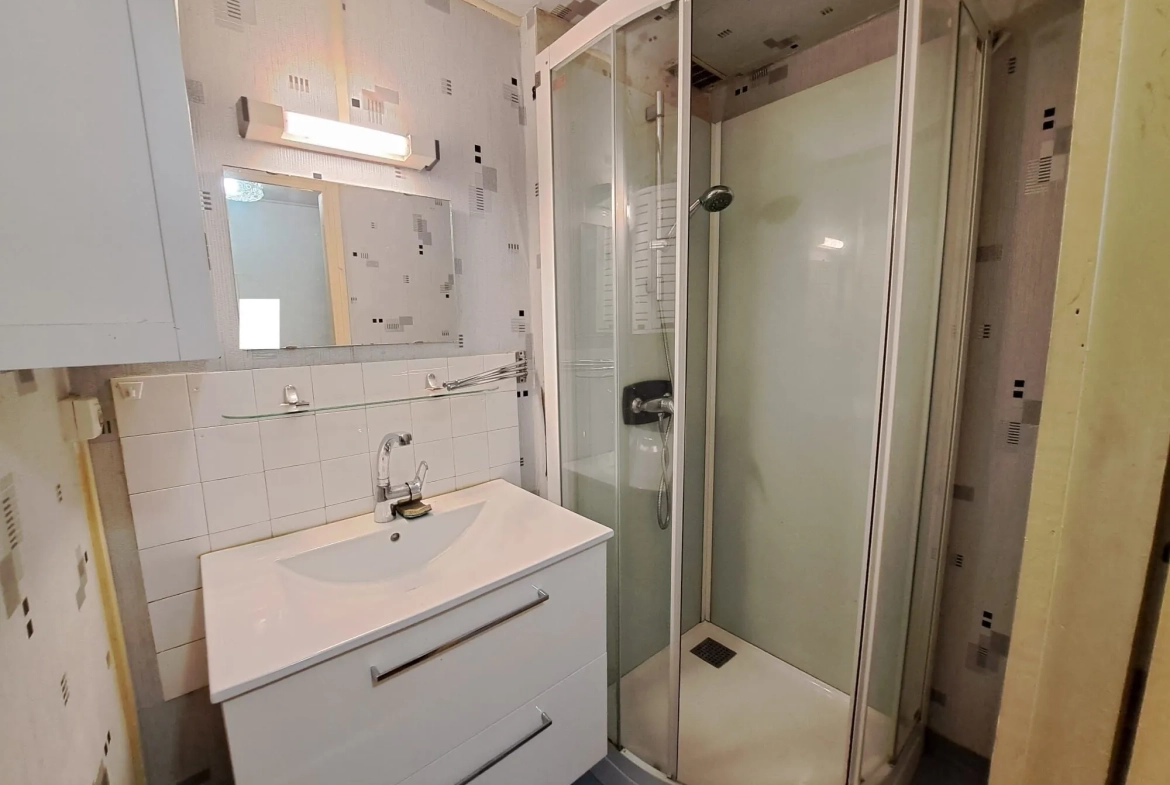 Maison de hameau à vendre à Marsac-en-Livradois, 123 m² avec dépendances 