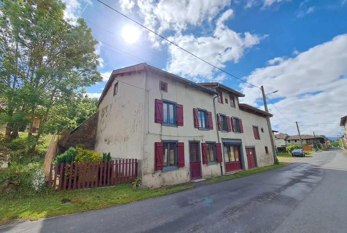 Maison de hameau à vendre à Marsac-en-Livradois, 123 m² avec dépendances 