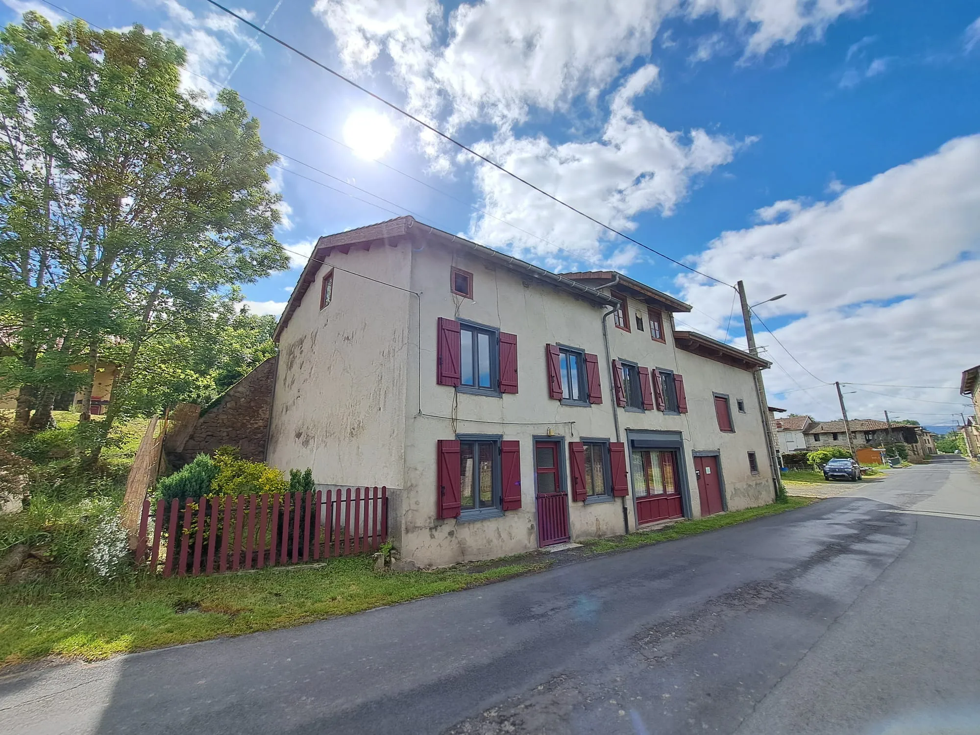 Maison de hameau à vendre à Marsac-en-Livradois, 123 m² avec dépendances 