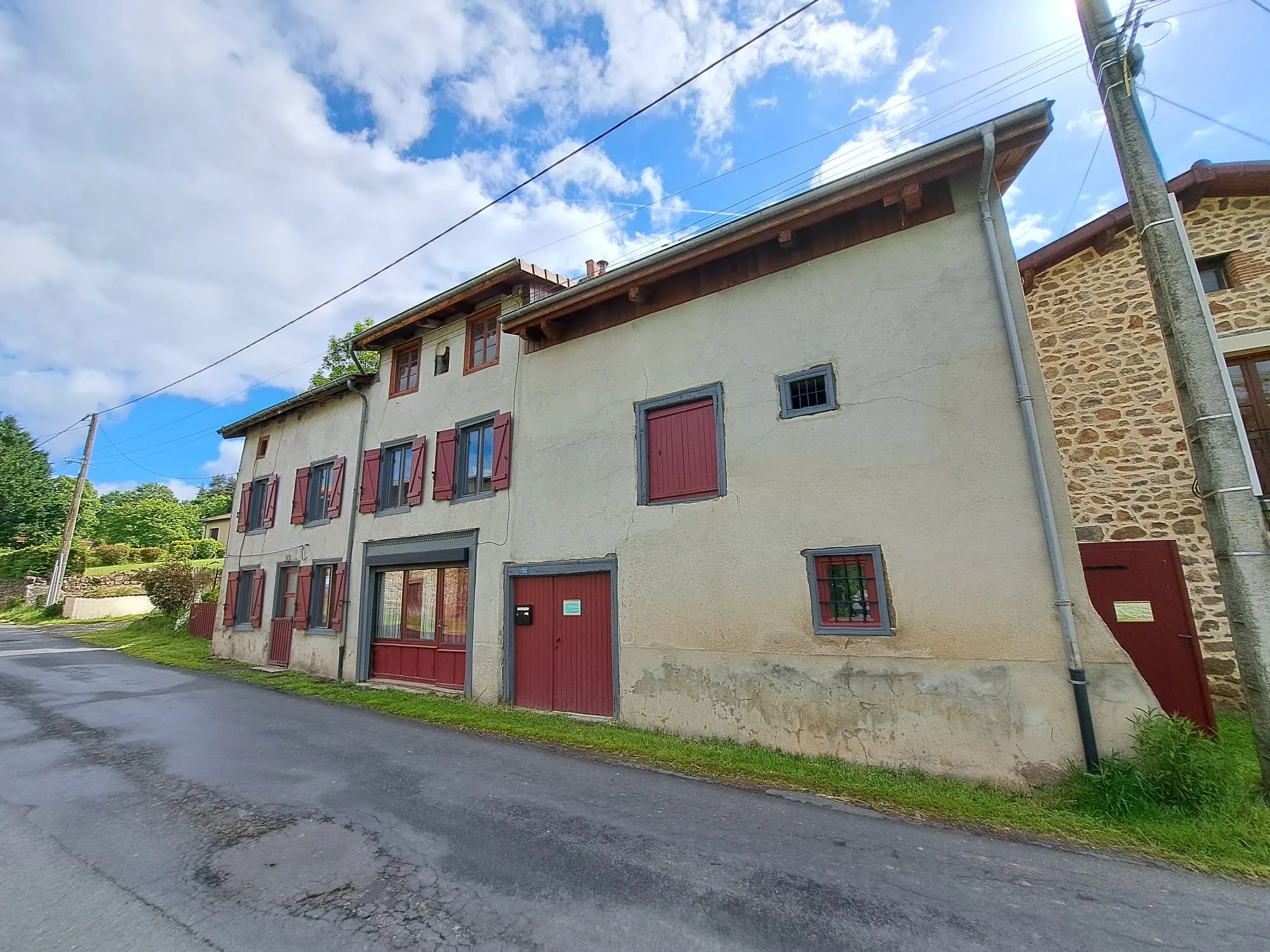 Maison de hameau à vendre à Marsac-en-Livradois, 123 m² avec dépendances 