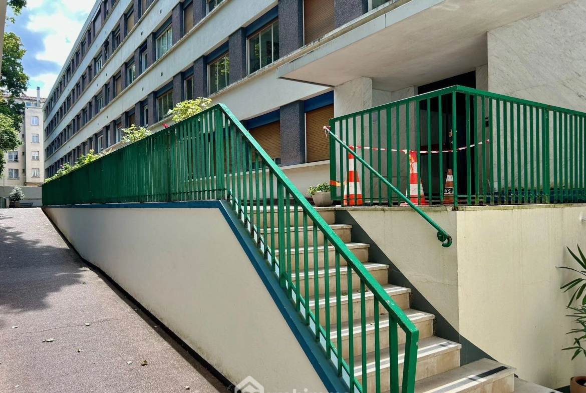 A vendre appartement T4 lumineux à Poitiers, proche gare et centre-ville 