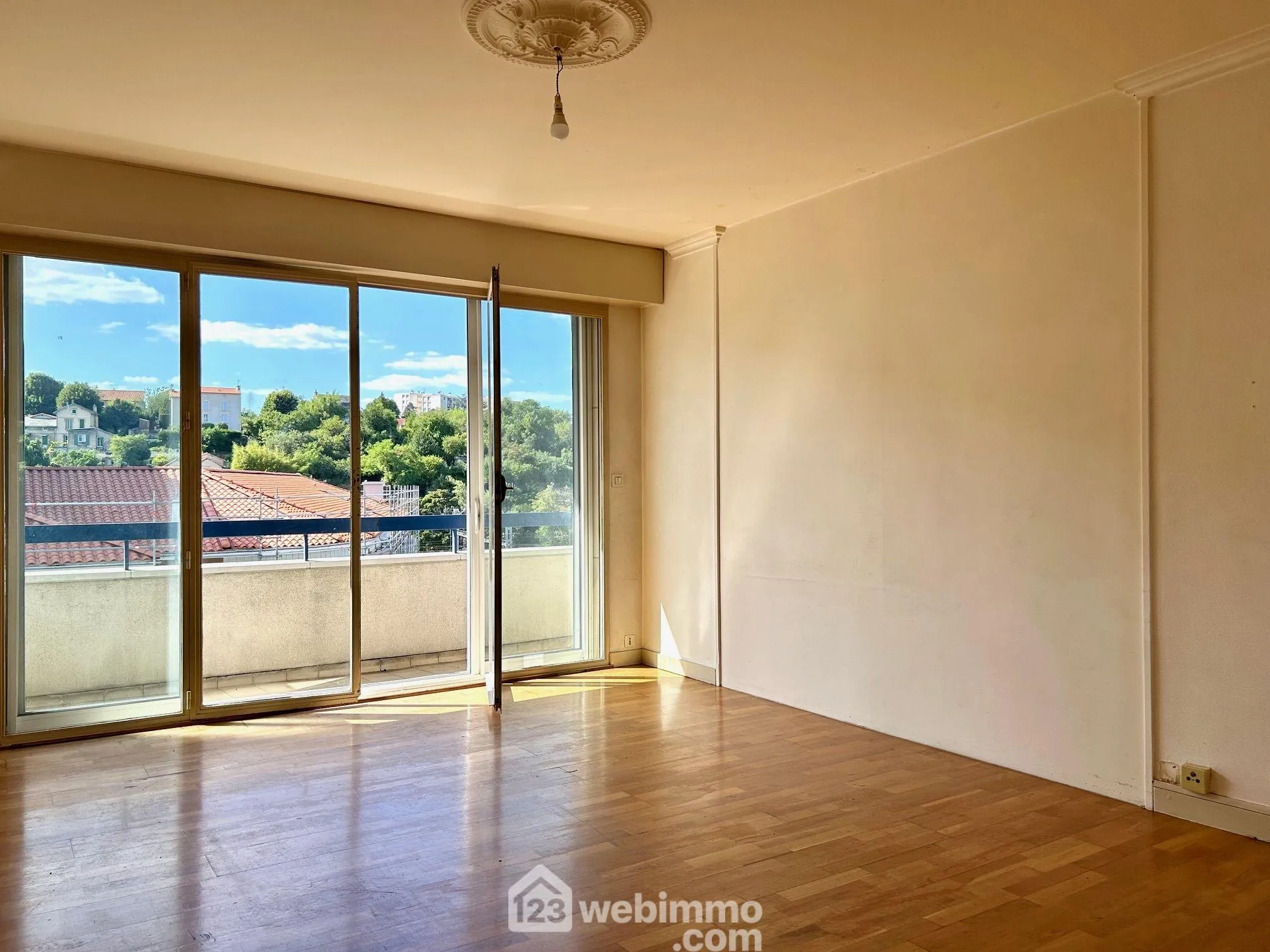 A vendre appartement T4 lumineux à Poitiers, proche gare et centre-ville 