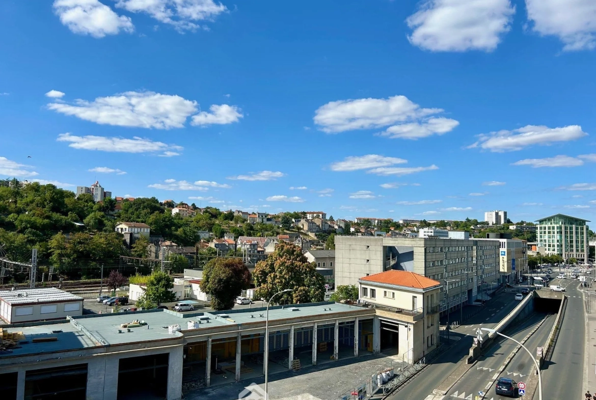 A vendre appartement T4 lumineux à Poitiers, proche gare et centre-ville 