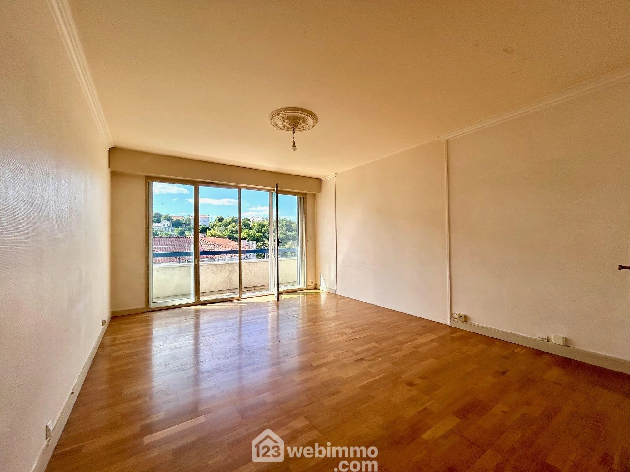 A vendre appartement T4 lumineux à Poitiers, proche gare et centre-ville 