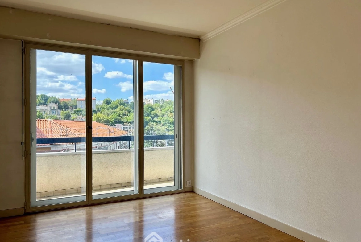 A vendre appartement T4 lumineux à Poitiers, proche gare et centre-ville 